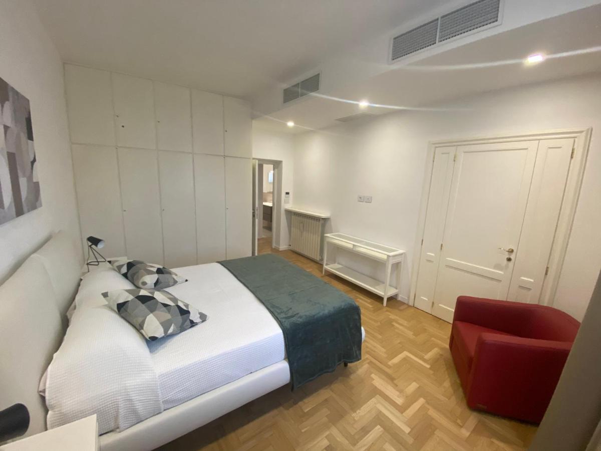 Colosseum Rome Guest House Luil Bagian luar foto